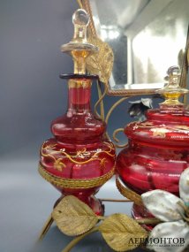 Дамский туалетный набор: пудреница, флаконы, зеркало. Рубиновое стекло, бронза, Россия, 19 век