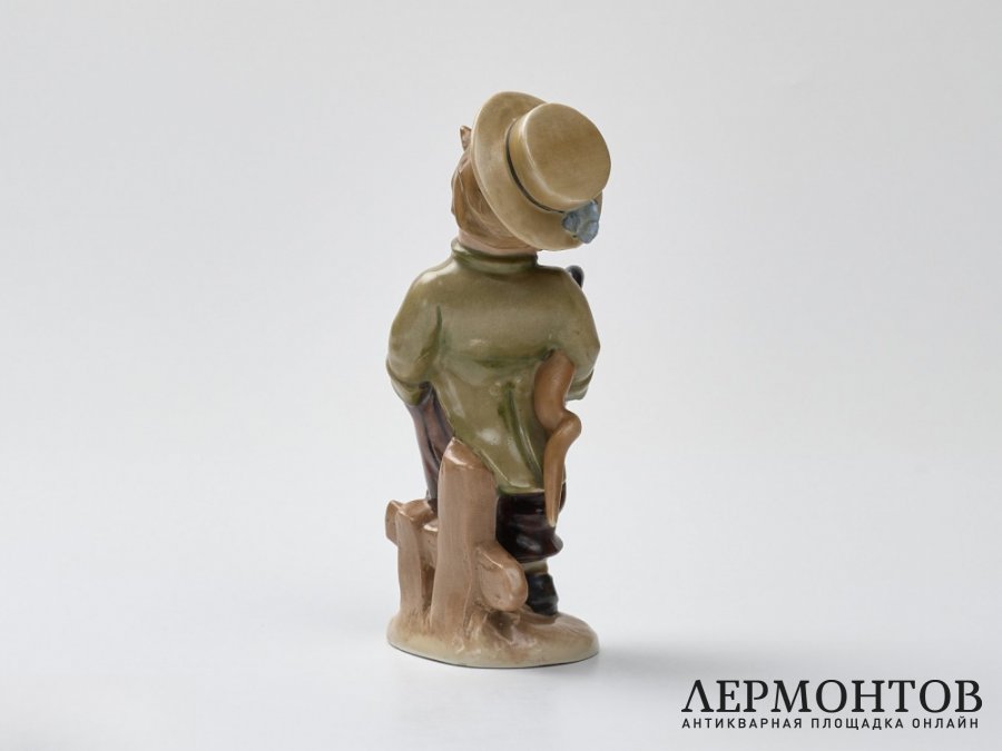 Статуэтка «Мальчик в шляпе». Фарфор, Wagner & Apel, серия Bertram, Германия, 1930–194