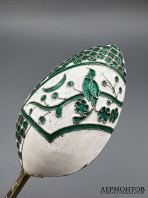 Чайная ложка с птичкой на ветке. Серебро 84 пробы, эмаль по скани, П. Милюков, Россия, 1880-е годы