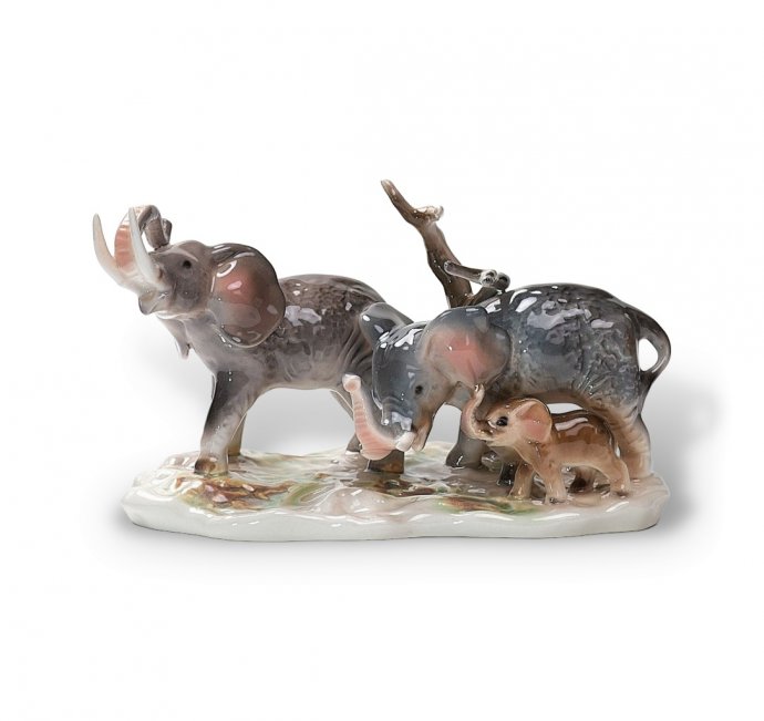 Статуэтка «Семья слонов». Фарфор, Iris, Клуж-Напока, Румыния, 1970–1980 годы