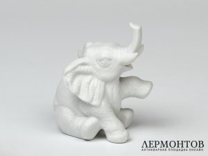 Статуэтка «Слоненок с поднятой ногой». Фарфор, Rosenthal, Германия, XX век