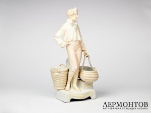 Статуэтка-ваза «Юноша». Фаянс, Schauer, Вена, Австрия, начало XX века