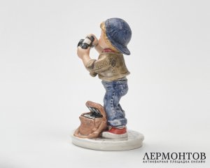 Статуэтка «Юный фотограф». Фарфор, Goebel, Германия, 1979–1990 годы