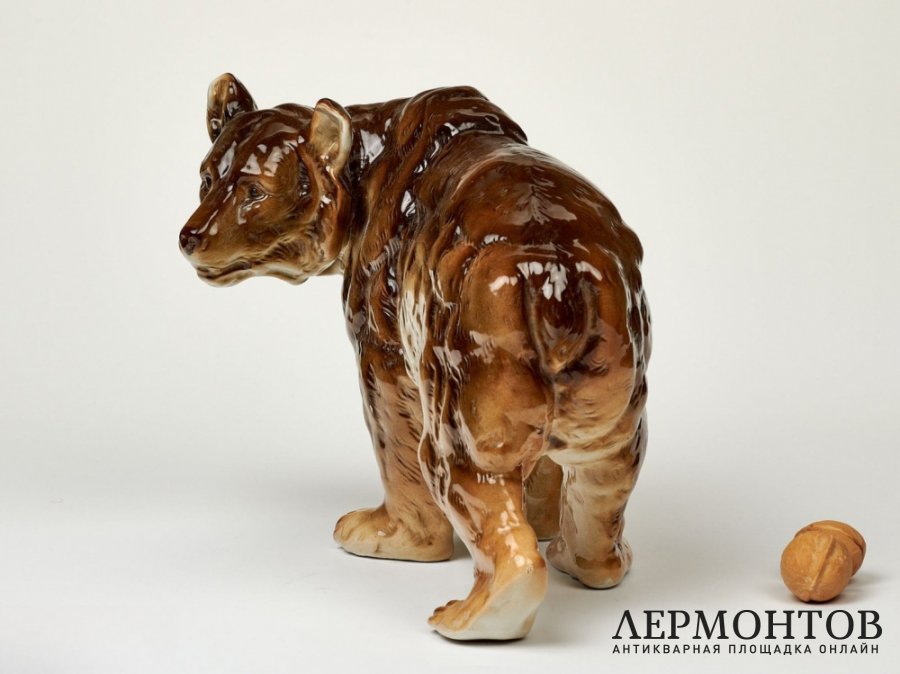Статуэтка «Медведь». Фарфор, Royal Dux, Чехословакия, 1950–1960 годы