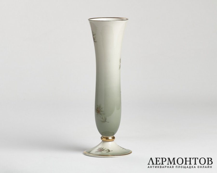 Ваза «Сосновая ветка». Фарфор, Rosenthal, Германия, 1940 год