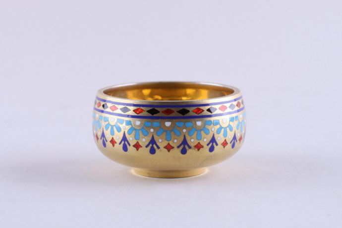 Солонка. И. Хлебников. Серебро 84 пробы, выемчатая эмаль, золочение. Россия, 1893 г.