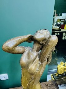Скульптура «Обнажённая девушка». Металл, чеканка, дерево, СССР, 2-я половина 20 века