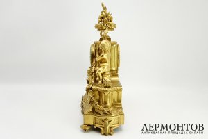 Часы каминные Путти с гирляндами цветов. Бронза, фарфор. Франция, 1850-60е гг.