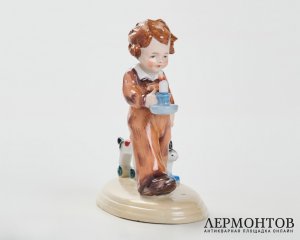Статуэтка «Мальчик со свечой и игрушками». Фарфор, Fasold & Stauch, Германия, 1950–1960-е годы
