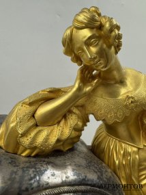 Каминные часы в стиле ампир с фигурой дамы. Бронза, Франция, 2-я половина 19 века
