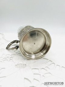 Подстаканник в неорусском стиле со стаканом. Серебро 84 пробы, мастер МВ, Россия, 1899–1908 годы