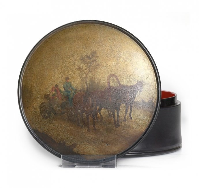 Шкатулка «Дорожная сцена». Папье-маше, фабрика Вишнякова, Россия, 1885–1895 годы