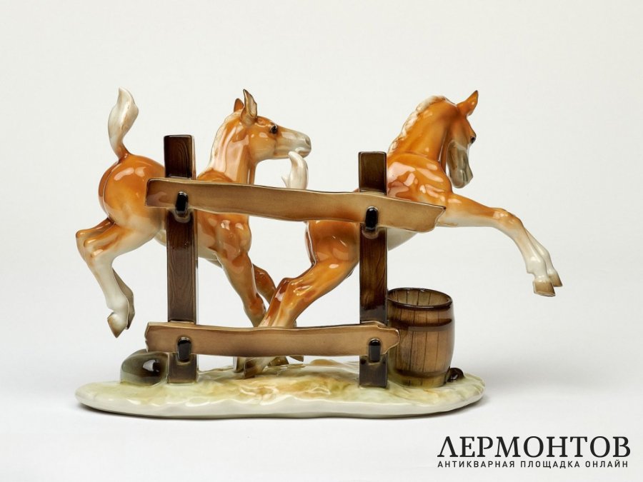 Статуэтка «Резвящиеся жеребята». Фарфор, Lorenz Hutschenreuther, Германия, 1970–1985 годы