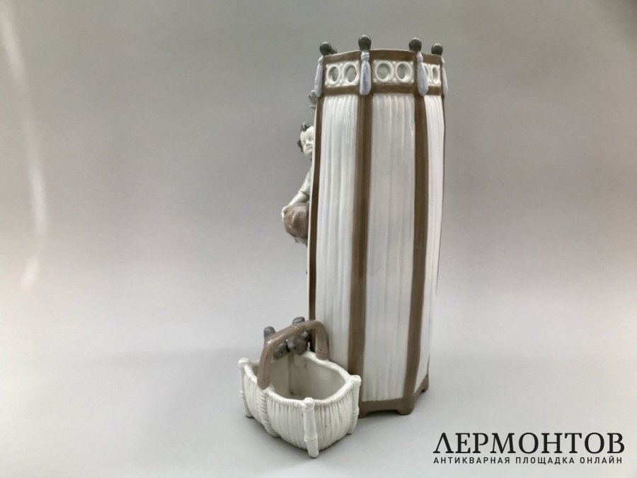 Статуэтка-ваза «Дети». Фарфор, Amphora, Австрия, 1900–1910 годы