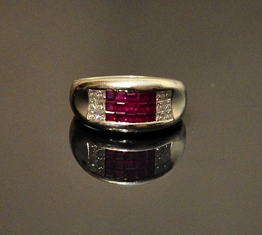 Кольцо Рубины, бриллианты. Платина 950 пробы
