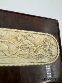 Шкатулка «Сатир и нимфа». Черепаха, кость, Западная Европа, 1-я треть 20 века