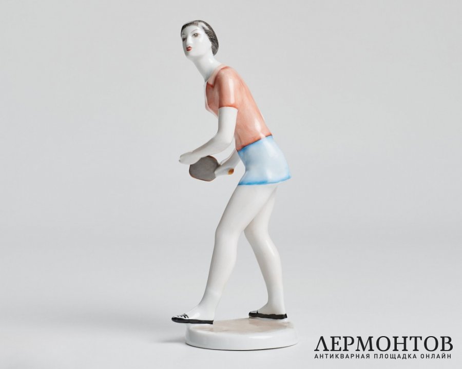 Статуэтка «Игрок в пинг-понг». Фарфор, Hollóháza, Венгрия, 1960–1970-е годы