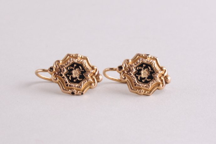 Серьги. Золото 750 пробы, чернение. Франция, Париж, XIX век.