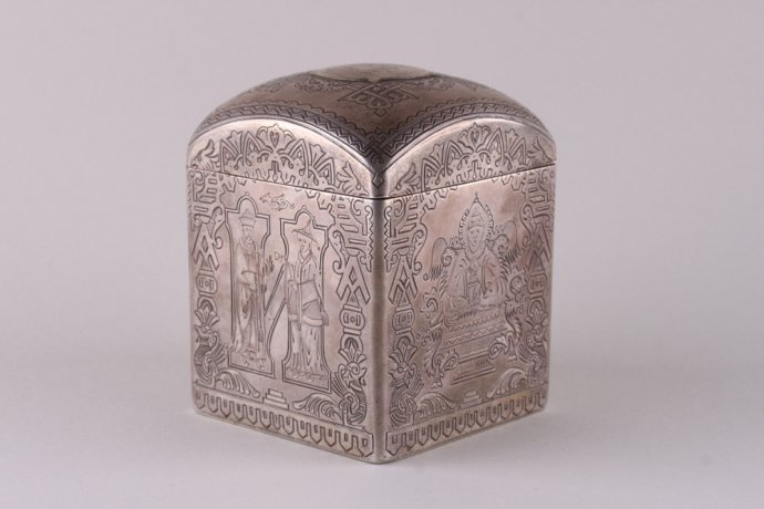 Чайница в русском стиле. П. Милюков. Серебро 84 пробы. Россия, 1893 год.