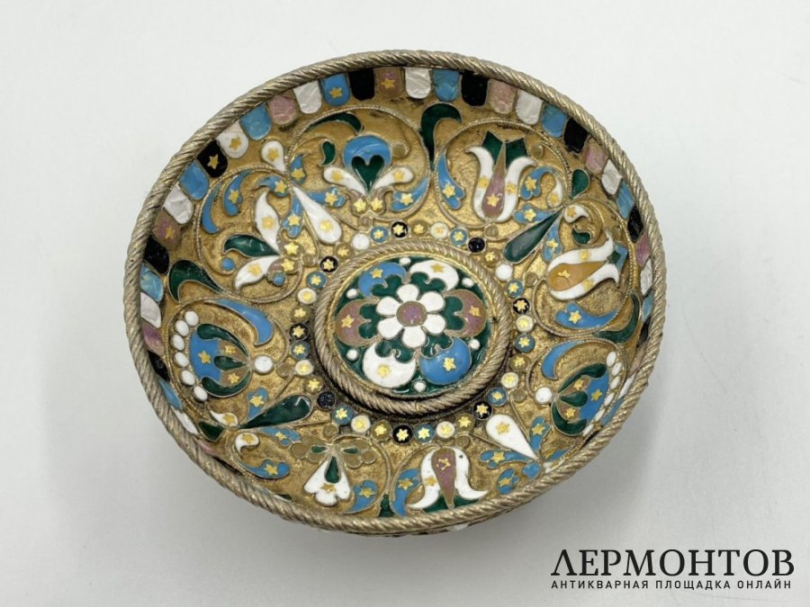 Солонка с эмалью. Россия, Овчинников, 1880-90-е гг. Серебро 84 пробы.