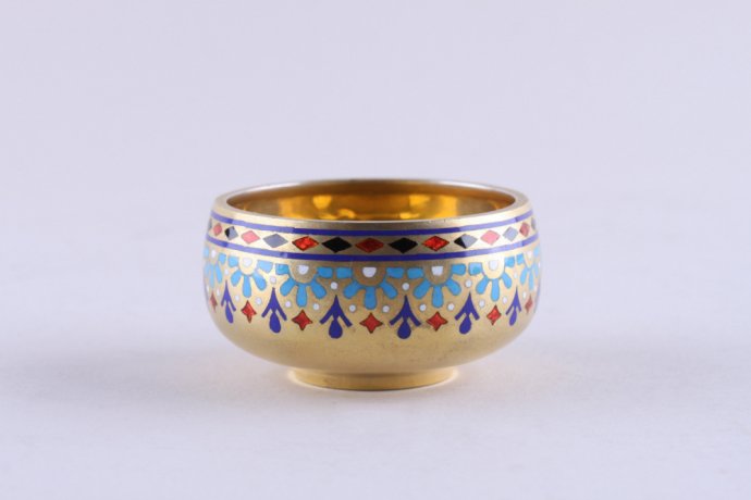 Солонка. И. Хлебников. Серебро 84 пробы, выемчатая эмаль, золочение. Россия, 1893 г.