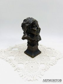 Скульптура «Смеющийся малыш». Бронза, автор модели J. Clara, Испания, начало 20 века