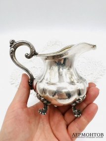 Сливочник на фигурных ножках. Серебро 84 пробы, золочение, мастер ВВ, Россия, 1851 год