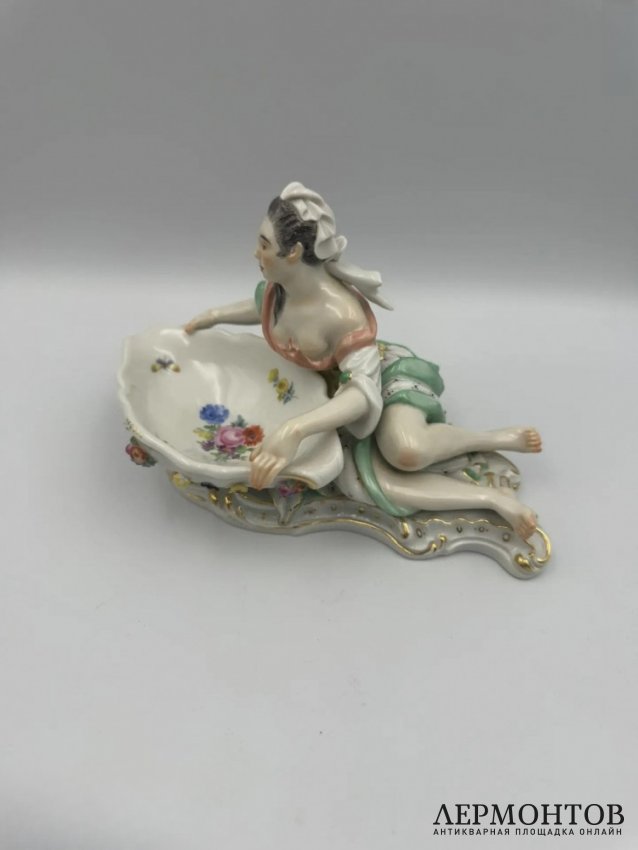 Ваза для сладостей с фигурой девушки. Фарфор, роспись, лепка, Meissen, Германия, конец 19 — начало 20 века