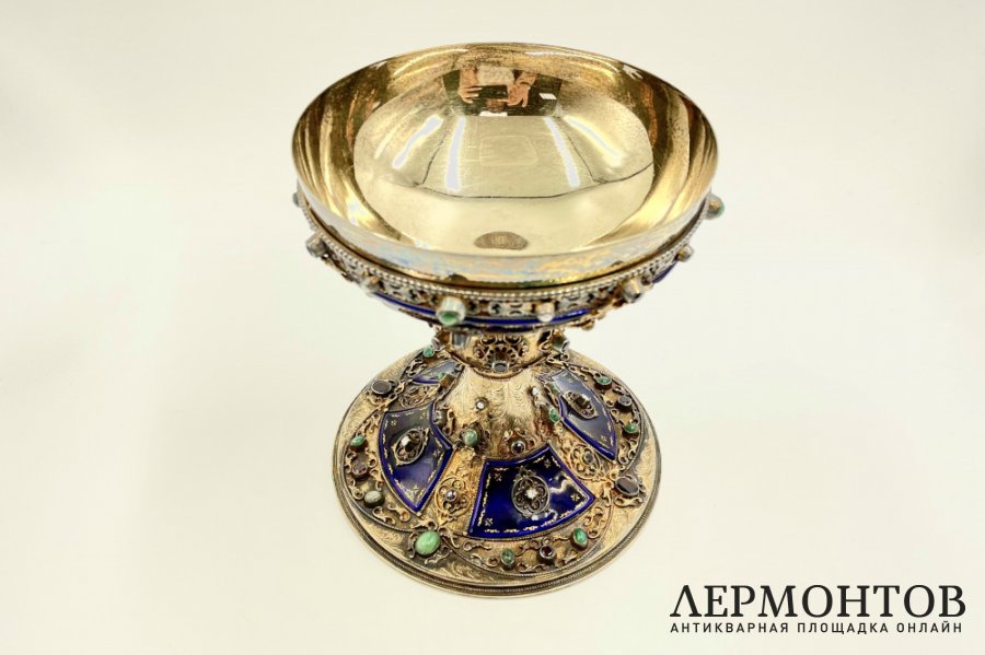 Чаша декорированная драгоценными камнями и эмалевыми накладками. Австрия,Вена, 1814 год. Серебро 925