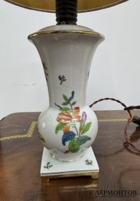 Настольная лампа из коллекции «Queen Victoria». Фарфор, роспись, Herend, Венгрия, 1930-е годы