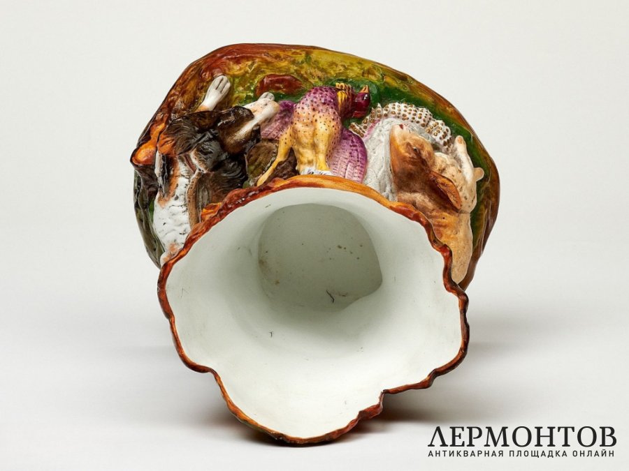 Карандашница «Охотничьи трофеи». Бисквитный фарфор, Европа, середина XIX века
