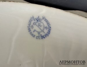 Предметы сервиза: фруктовница, блюдо, маслёнка, молочник, сухарница. Фарфор, деколь, золочение, Дмитровский фарфоровый завод, СССР, 1917–1940 годы
