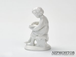 Статуэтка «Юный Ленин с книгой». Фарфор, ЛФЗ, СССР