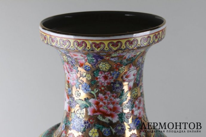 Декоративная ваза с росписью. Япония, 1960 - 1980 е гг. Фарфор. 2 шт.