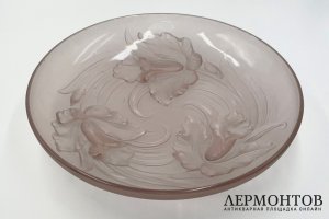 Блюдо в стиле Ар Деко с декором в виде цветов. Франция, фирма Верлис, 1930-1940-е гг. Стекло.