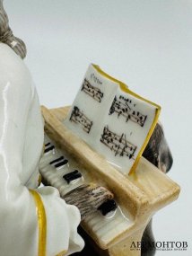 Статуэтка «Пианист» из «Обезьяньего оркестра». Фарфор, роспись, Meissen, скульптор И. И. Кендлер, Германия, 19 век