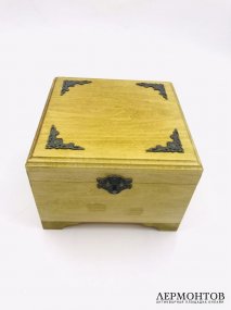 Подстаканник в стиле модерн с ложкой и стаканом в коробке. Серебро 84 пробы, М. Тарасов, Россия, 1899–1908 годы
