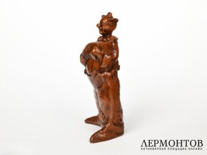 Статуэтка «Клоун с гармошкой». Терракота, Венгрия, середина XX века
