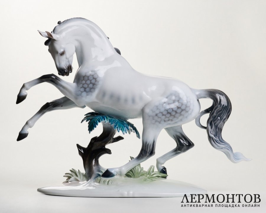 Статуэтка «Скачущий конь». Фарфор, Rosenthal, Германия, 1980 год
