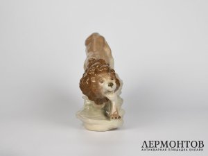 Статуэтка «Лев». Фарфор, Amphora, Чехословакия, начало XX века