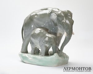 Статуэтка «Слониха и слоненок». Фарфор, Amphora, Чехословакия