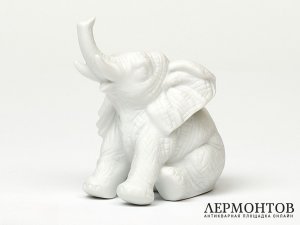 Статуэтка «Сидящий слоненок». Фарфор, Rosenthal, Германия, XX век