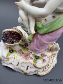 Статуэтка «Девушка и амур с корзиной цветов». Фарфор, роспись, Германия, конец 19 века