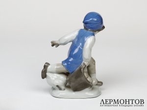Статуэтка «Девочка с гусем». Фарфор, Heinz & Co., Германия, 1954–1972 годы