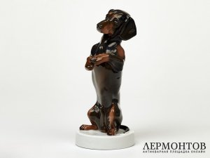 Статуэтка «Сидящая такса». Фарфор, Rosenthal, Германия, 1924 год