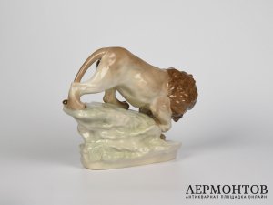 Статуэтка «Лев». Фарфор, Amphora, Чехословакия, начало XX века