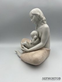 Статуэтка «Мать» из серии «Материнство». Матовый фарфор, Lladró