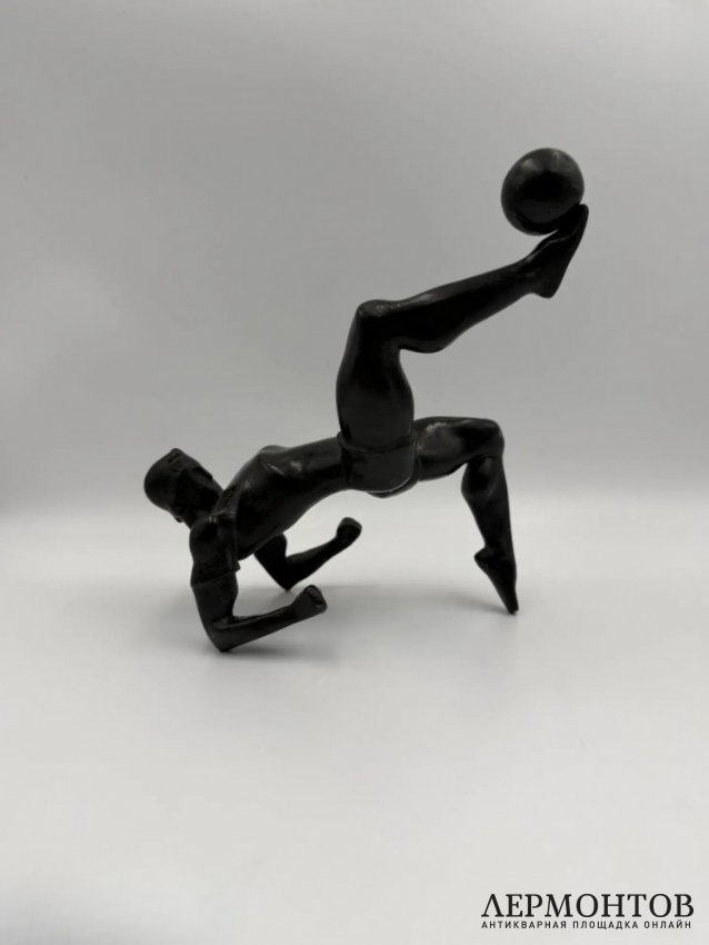 Скульптура «Футболист», 17 см. Бронза, скульптор Я. Я. Нейман, Россия