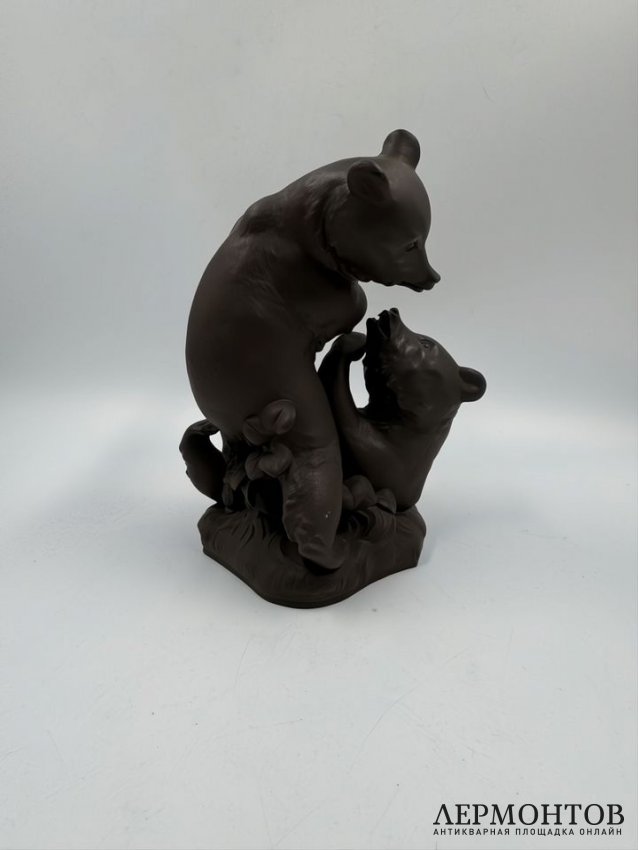 Статуэтка «Играющие медведи». Каменная керамика Бёттгера, Meissen, Германия, начало 20 века