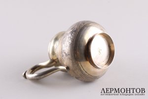 Сливочник в технике гильоше. Серебро 84 пробы, золочение. Россия, 1886 год.
